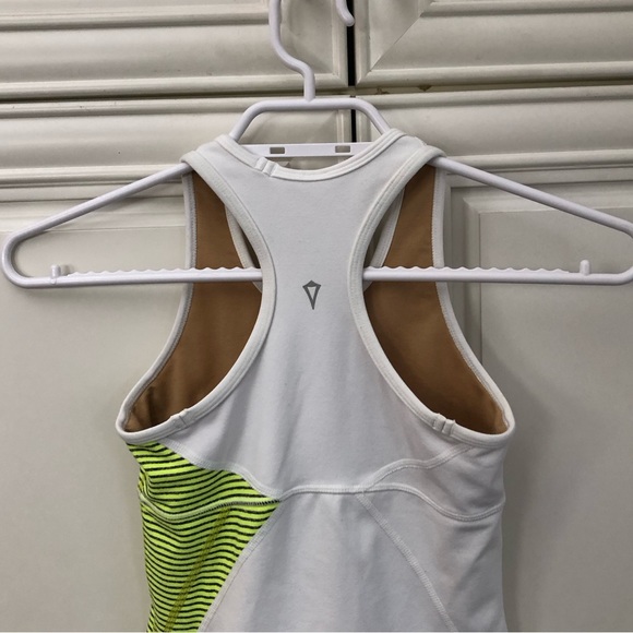 SIZE 7 - Ivivva by Lululemon girl’s cross-back tanktop - Picture 6 of 8